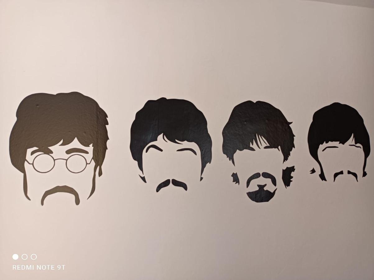 Casa Beatles Del Valle Pinos del Valle ภายนอก รูปภาพ